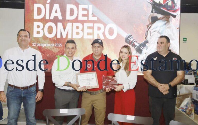 Festeja alcalde Lalo Gattás a bomberos de Victoria