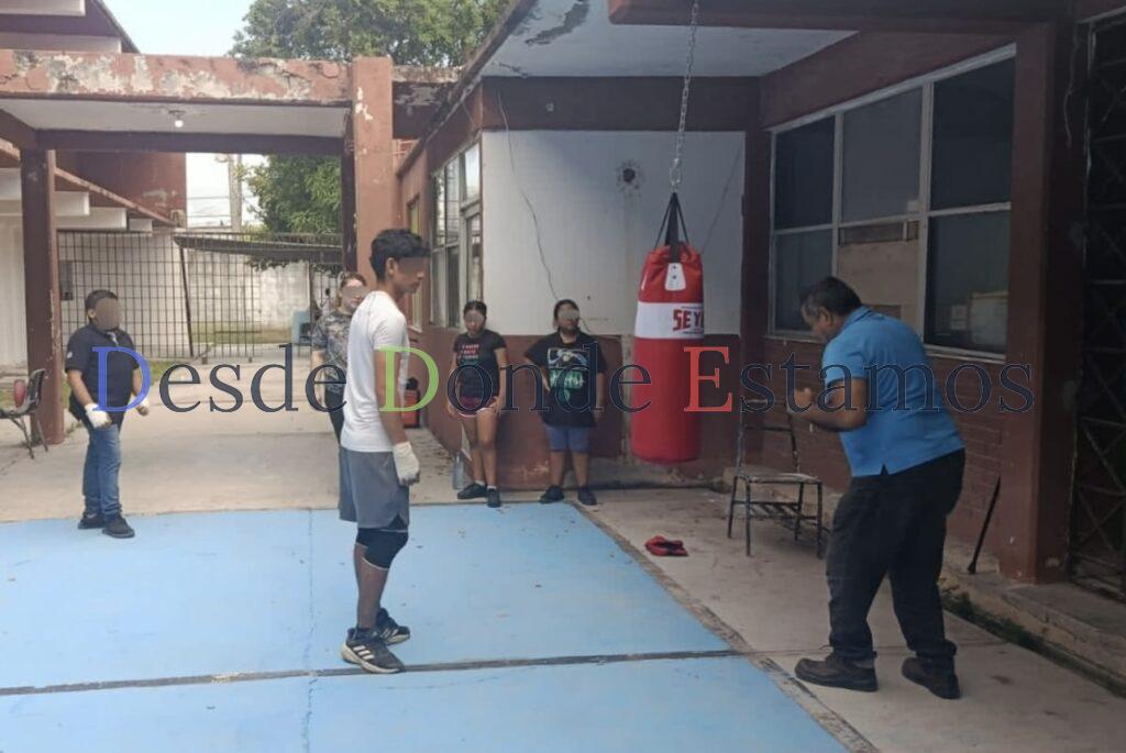 Practican adolescentes en externamiento ajedrez y boxeo