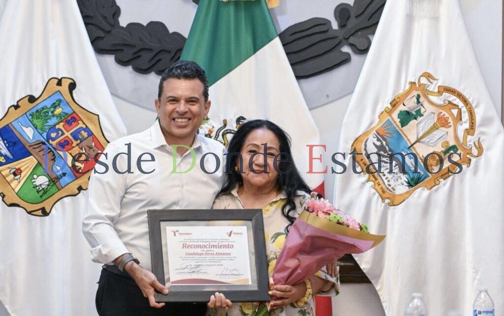 Reconoce Cabildo trayectoria de la Mtra. Lupita Perea Almanza