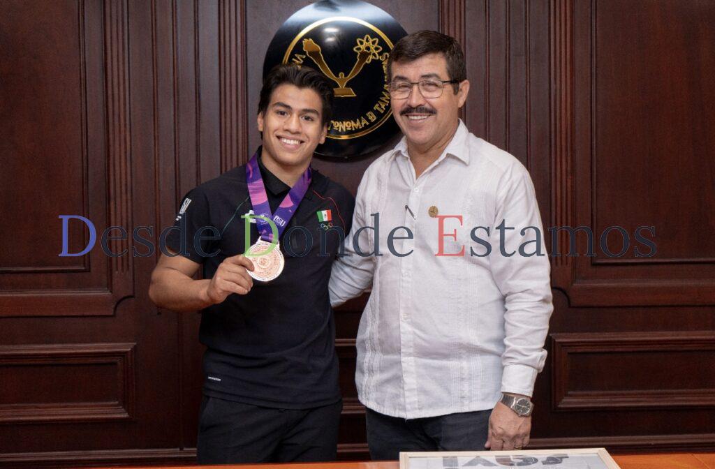 Reconoce rector a Lalo Sagastegui por sus logros deportivos a nivel internacional