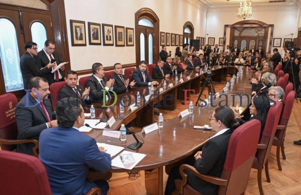 Entrega Lalo Gattás informe por escrito al Cabildo de Victoria