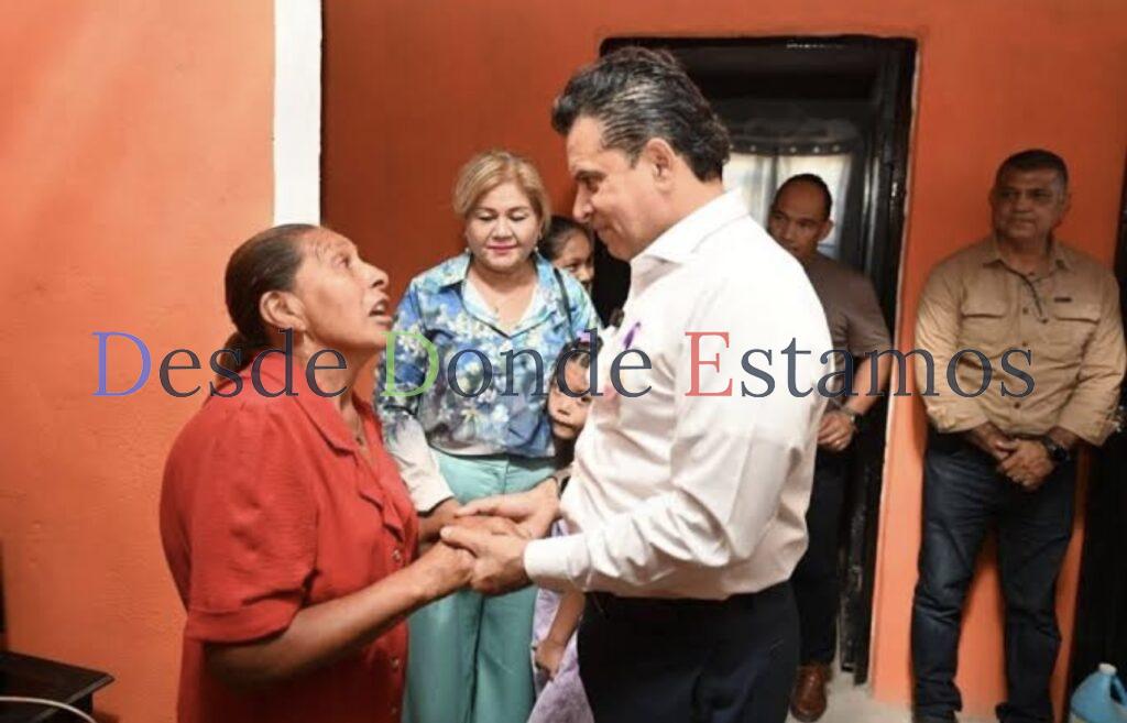 Entrega Lalo Gattás vivienda a familia de la Esfuerzo Popular