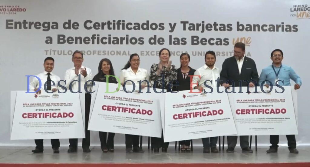 Apoya Carmen Lilia educación con entrega de becas