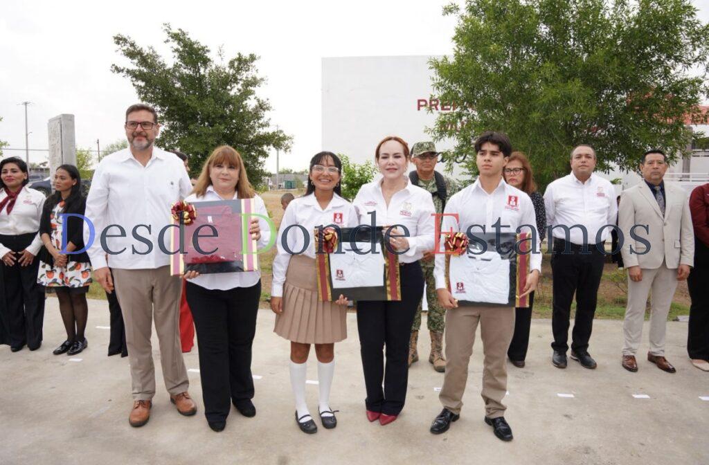 Entrega Carmen Lilia más de 9 mil uniformes escolares a estudiantes