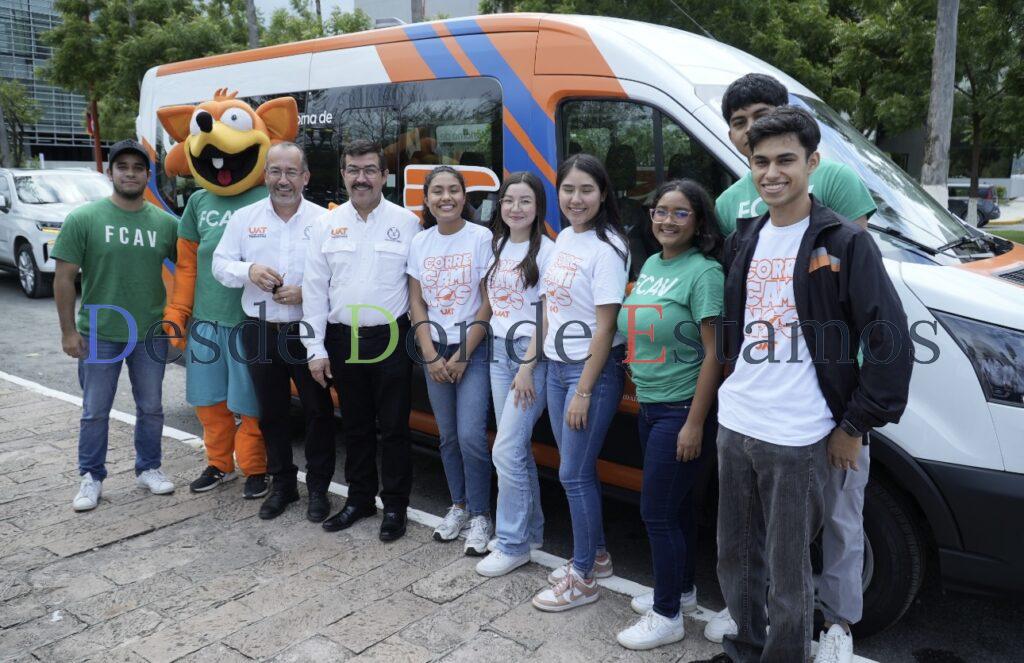 Rector y estudiantes de UAT comparten jornada universitaria
