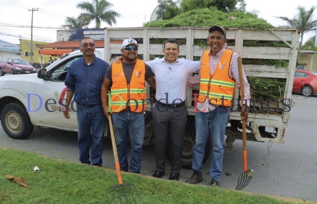 Supervisa alcalde trabajos de limpieza en vialidades de la Capital