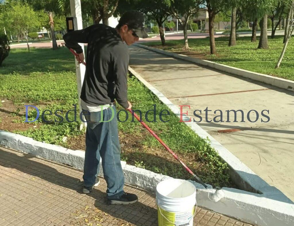 Dan mantenimiento a Plaza de los Héroes