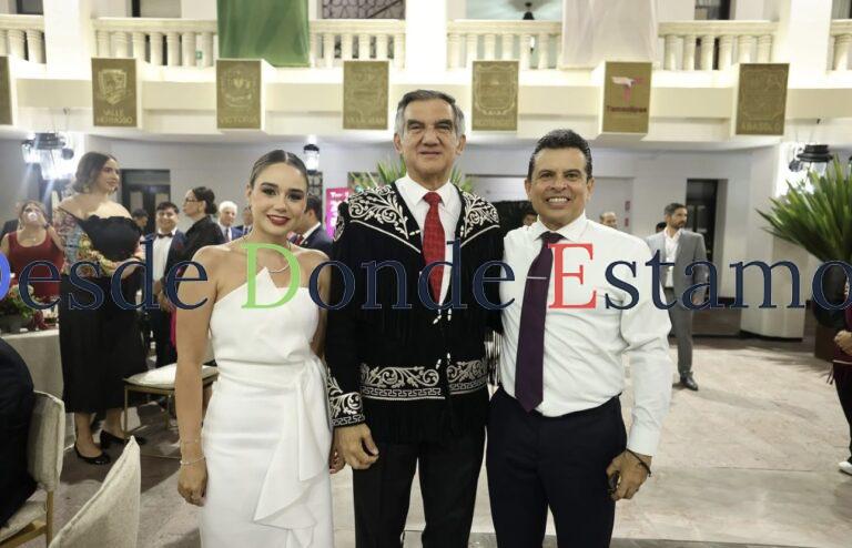 Asisten Lalo y Lucy a ceremonia de Grito de Independencia