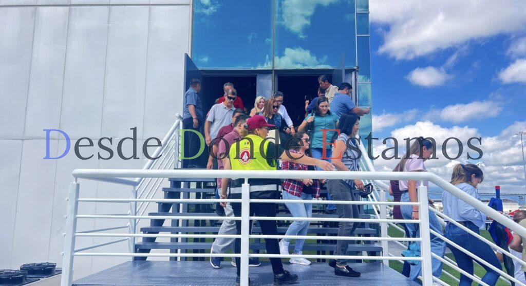 Abren puertas de emergencia en torre