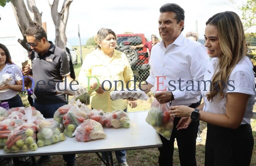 Llevan Lucy y Lalo apoyo alimentario a ejido Ávila Camacho