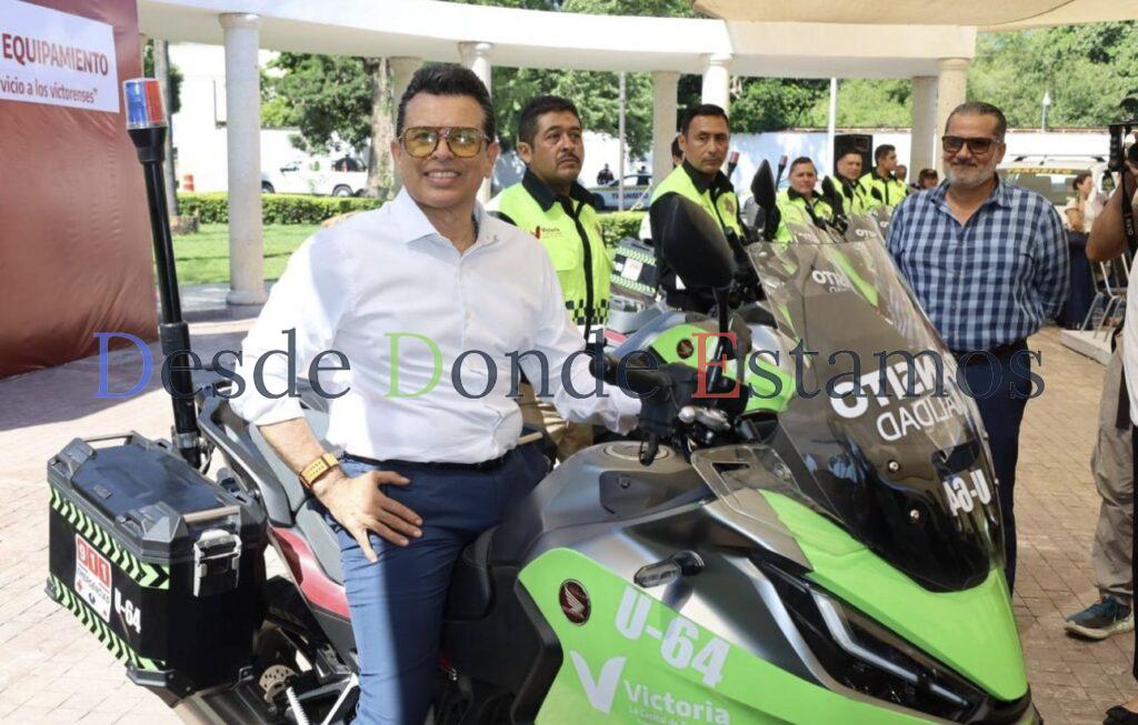 Entrega alcalde 23 unidades motrices a áreas prioritarias del municipio