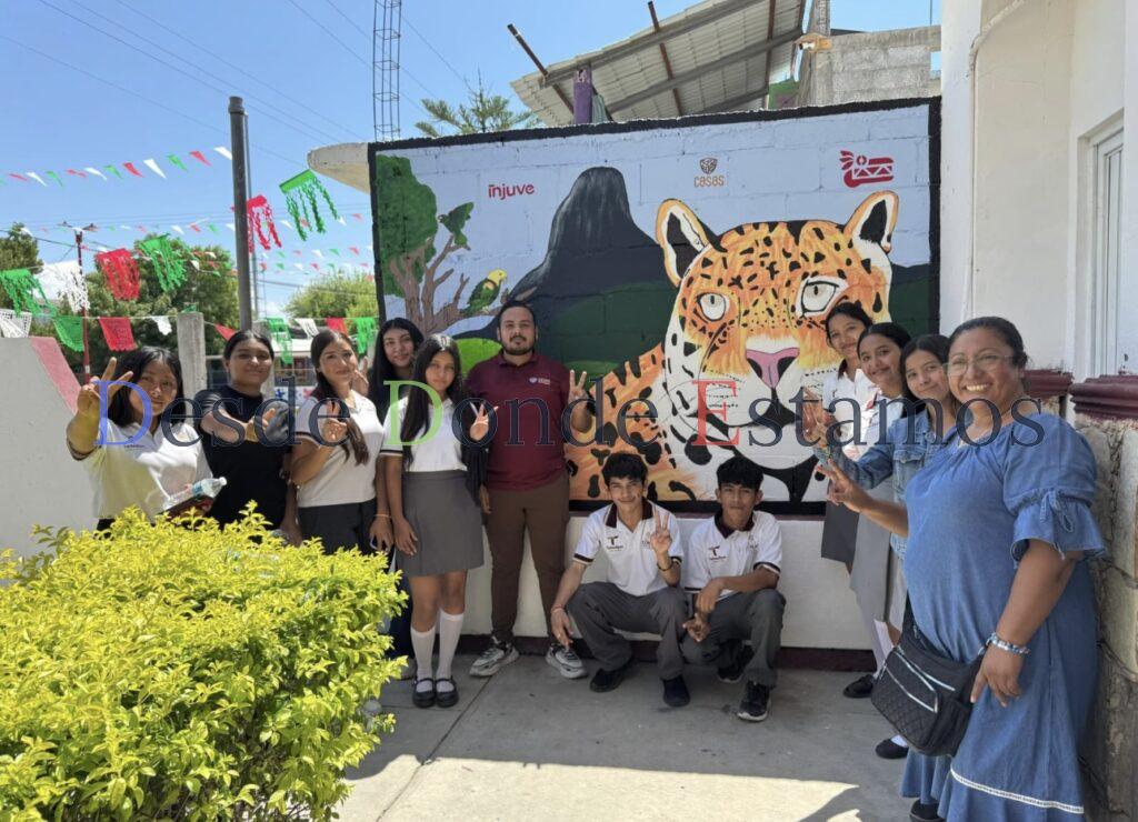 Jóvenes plasman en murales mensajes de paz y contra las adicciones