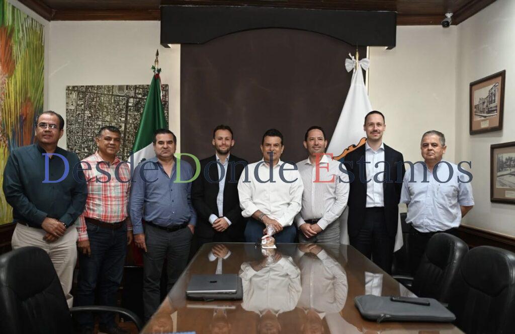 Recibe Gattás a empresarios del Grupo SOLAQ