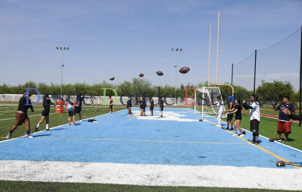 Impulsan deporte con clínica de iniciación al futbol americano