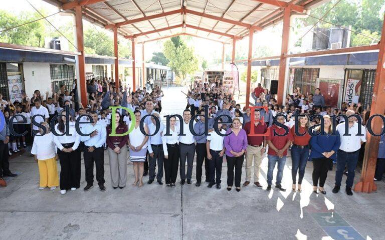 Entrega Ayuntamiento, aula a la escuela primaria Francisco Márquez