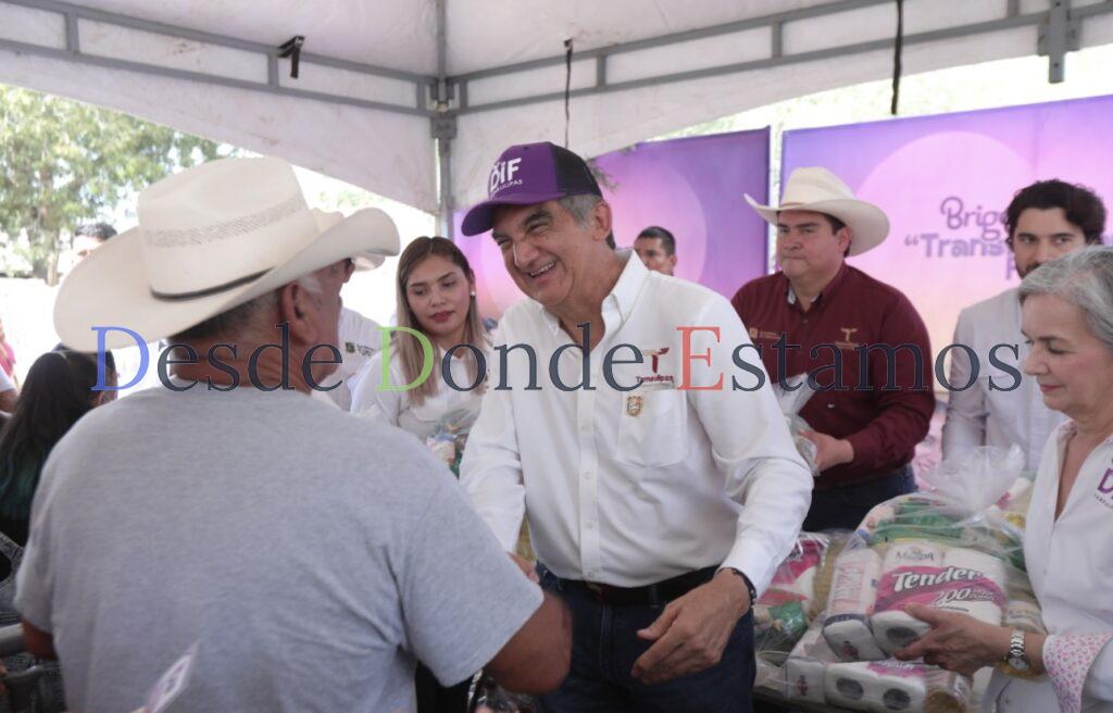 Llevan Américo y María la brigada Transformando Familias de San Nicolás