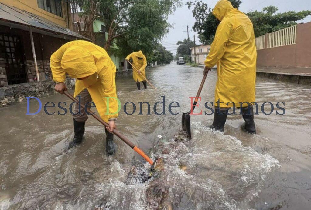 Auxilian a la población por intensa lluvia