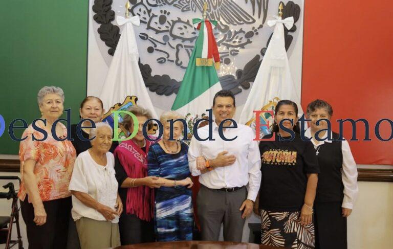 Se reúne alcalde con mujeres distinguidas de Victoria