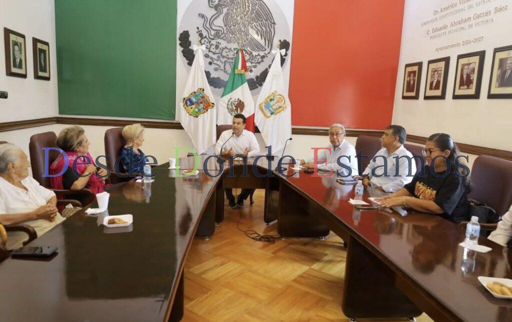 Se reúne alcalde con mujeres distinguidas de Victoria