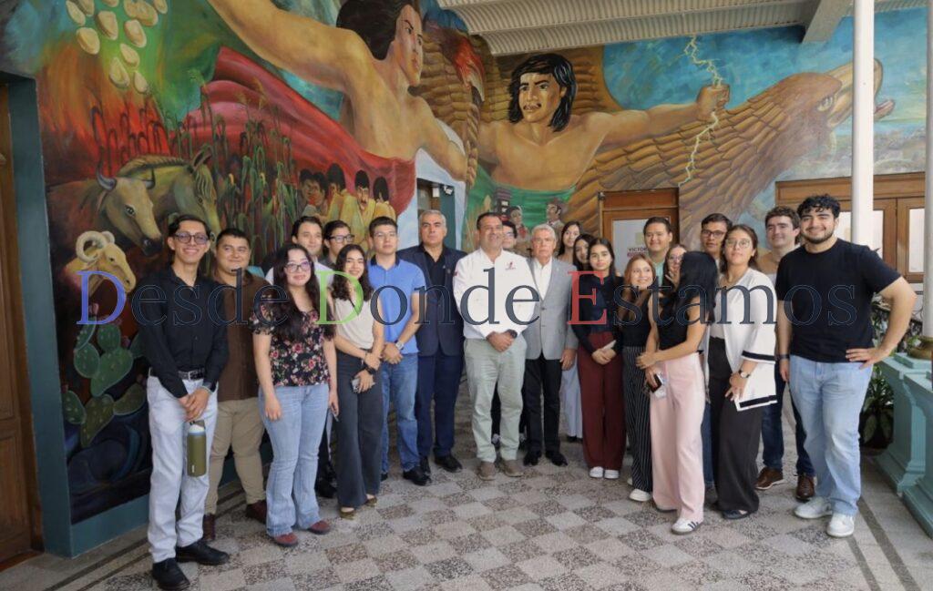 Visitan Alumnos de la Universidad La Salle Victoria la presidencia