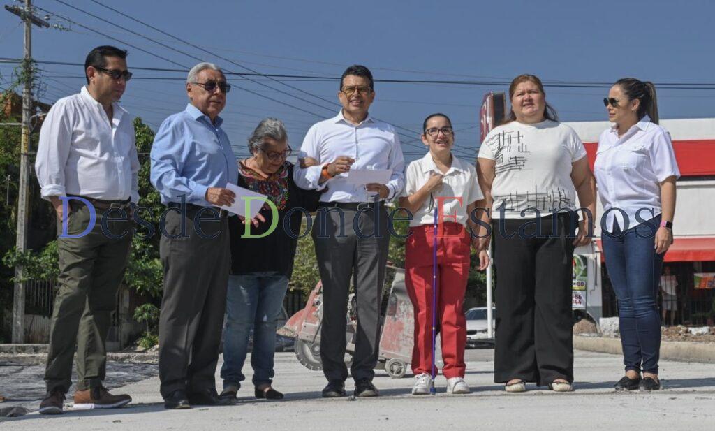 Supervisa Lalo Gattás pavimentación en la colonia Sierra Madre
