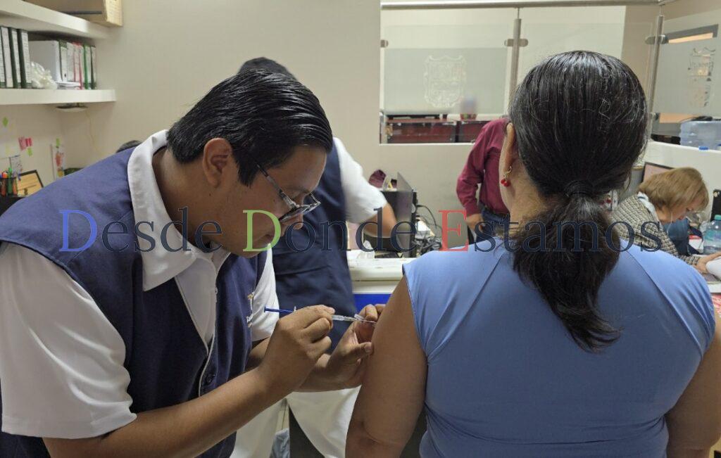 Invita SST a vacunarse contra influenza, COVID-19 y neumococo