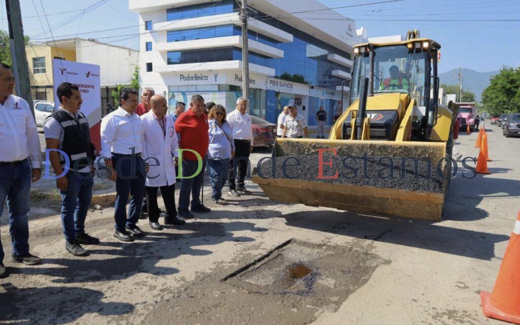 Refuerzan bacheo en rutas de salud y transporte.