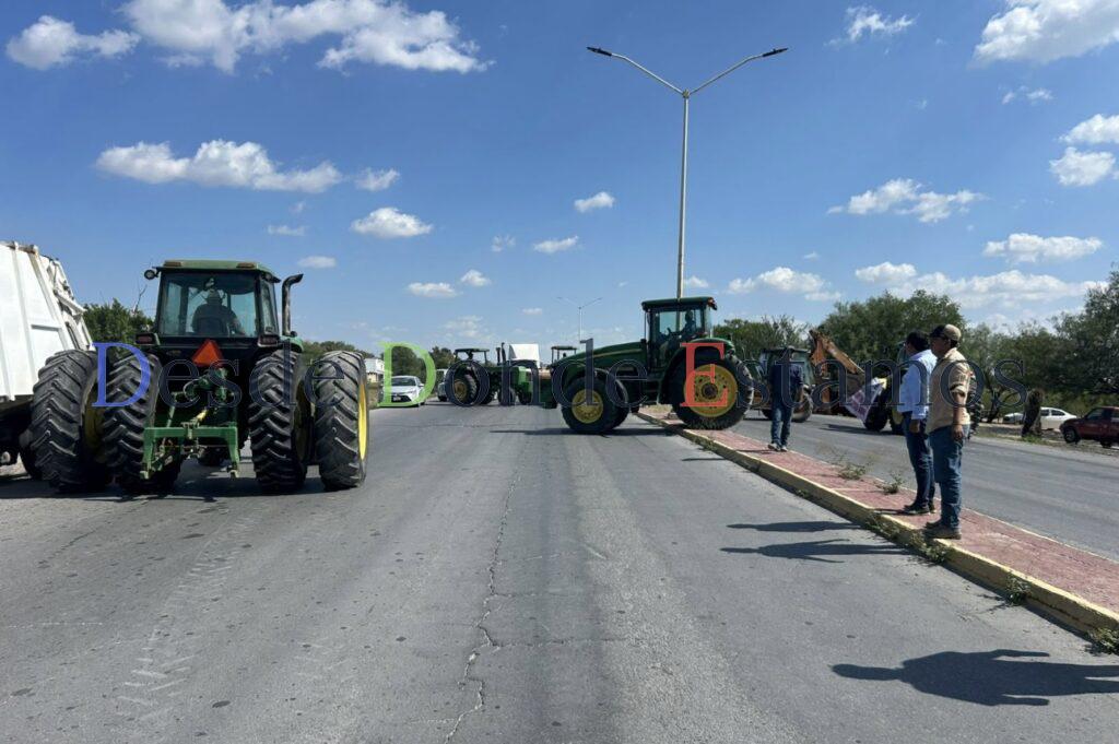 Bloquean carretera Victoria-Matamoros