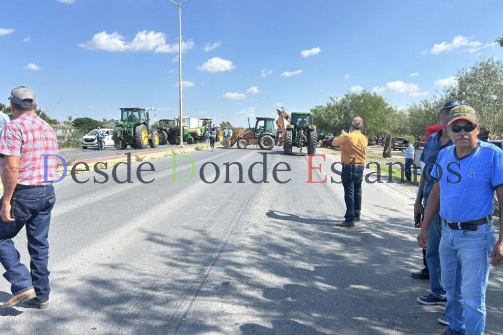 Productores rompen promesa y bloquean carretera