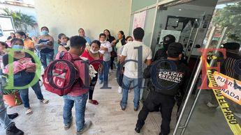 Hacen plantón padres de familia en demanda de vacuna BCG