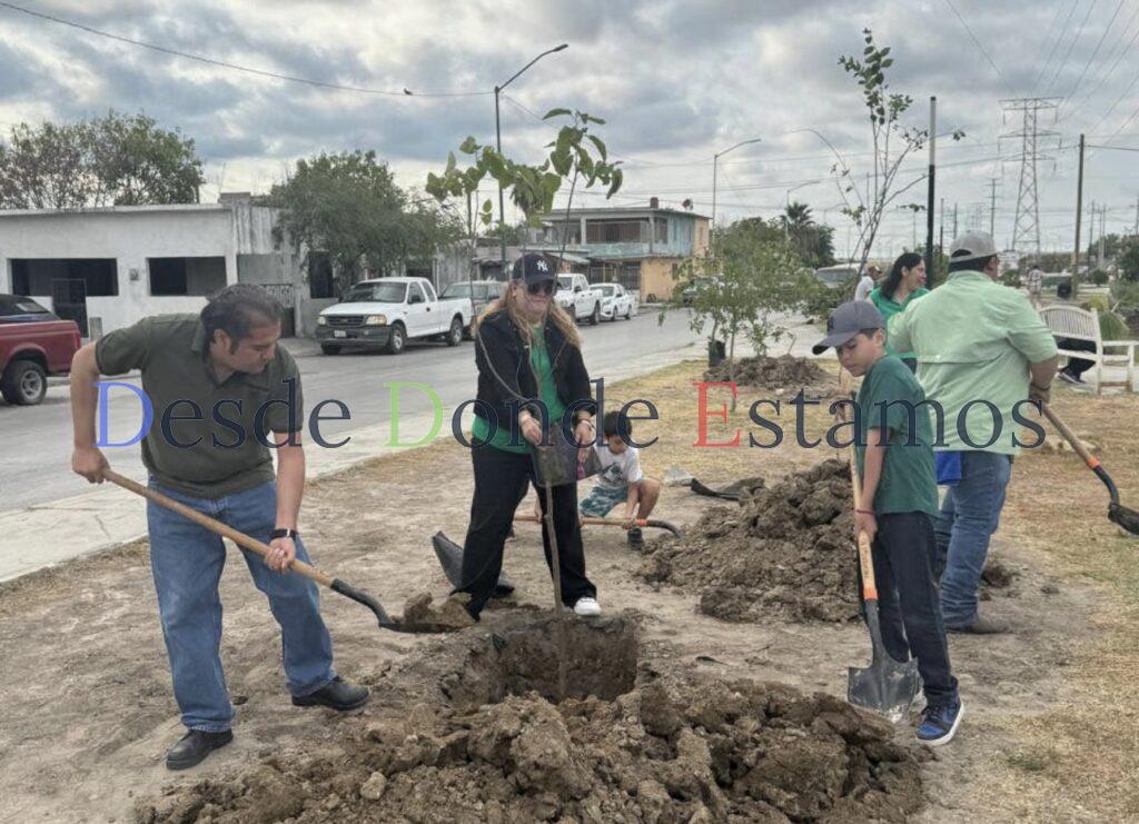 Realizan jornada de reforestación en el boulevard Las Torres