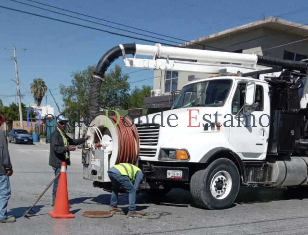 Limpia Servicios Públicos desazolve de alcantarillas