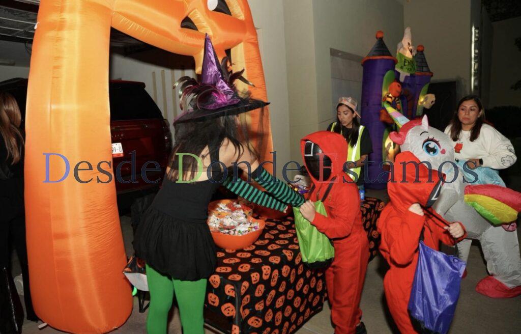 Disfrutan familias de Nuevo Laredo noche de Halloween