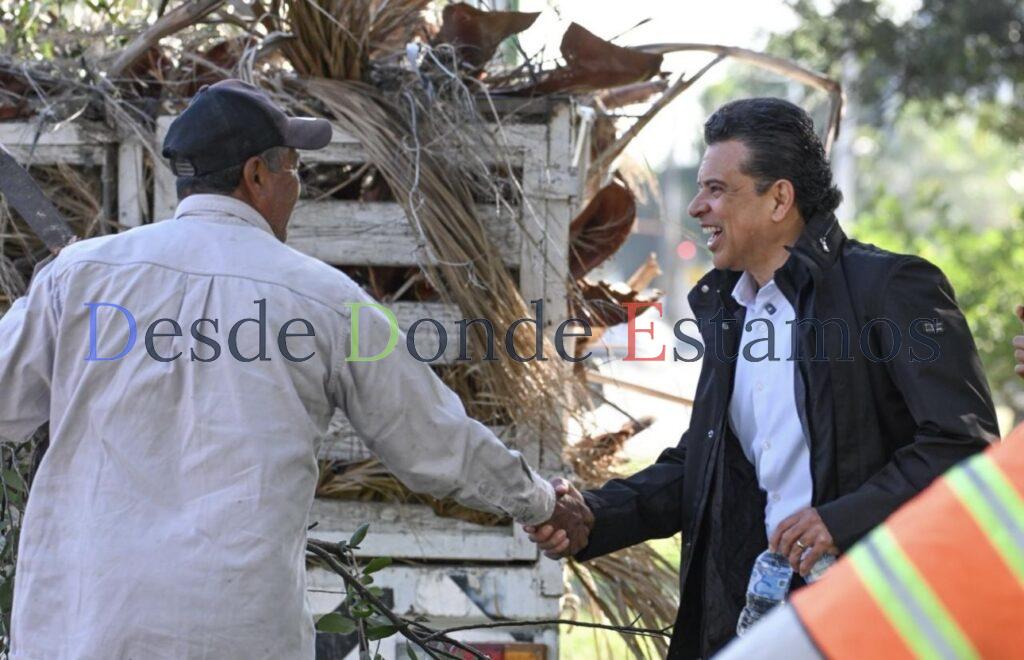 Embellece Municipio la Capital para temporada navideña