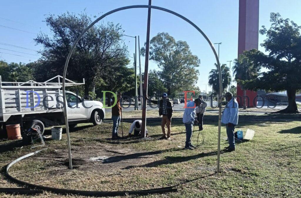 Embellece Municipio la Capital para temporada navideña
