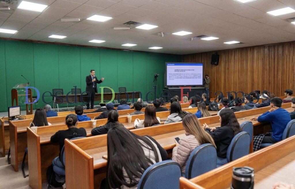 Expertos en economía imparten conferencias en la UAT