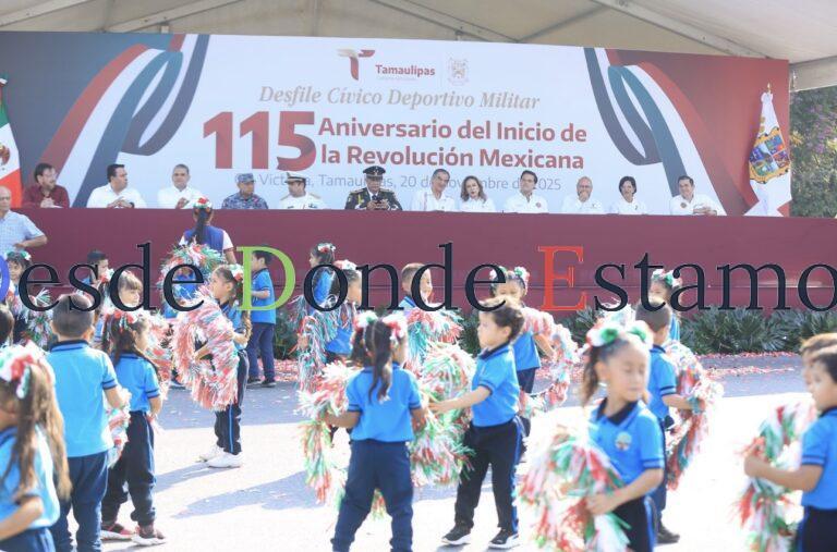Desfilan miles de jóvenes en el 115 aniversario de la Revolución Mexicana