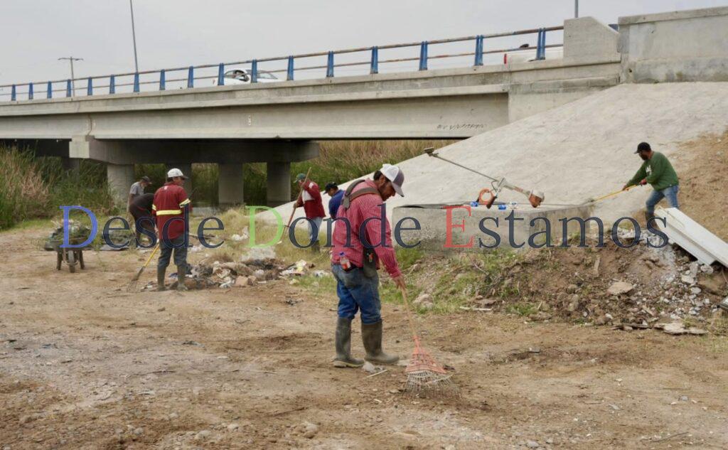 Realiza Servicios Públicos Primarios limpieza en Villas de San Miguel