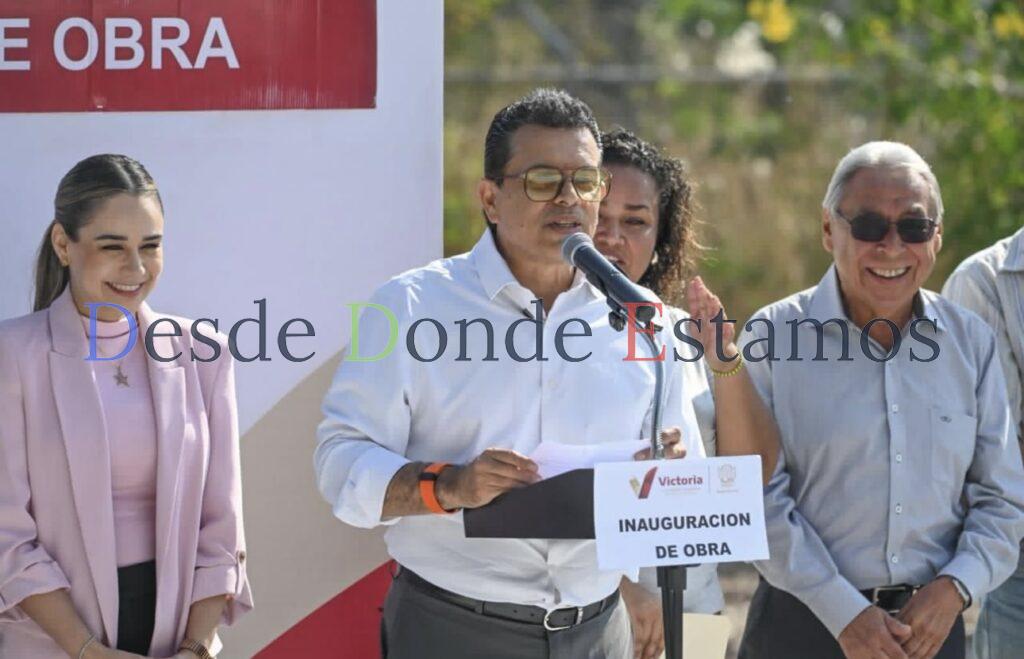 Entrega alcalde calle pavimentada con concreto hidráulico en la Col. Sierra Madre