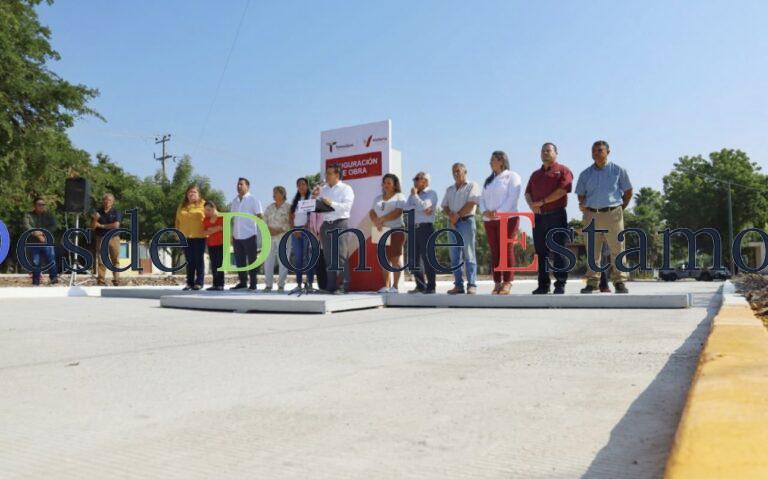 Entrega alcalde calle pavimentada con concreto hidráulico en la Col. Sierra Madre