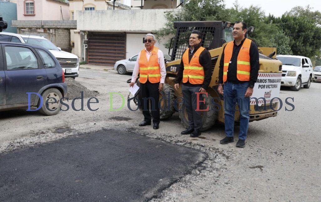 Supervisa alcalde Lalo Gattás trabajo de bacheo en la Miguel Alemán