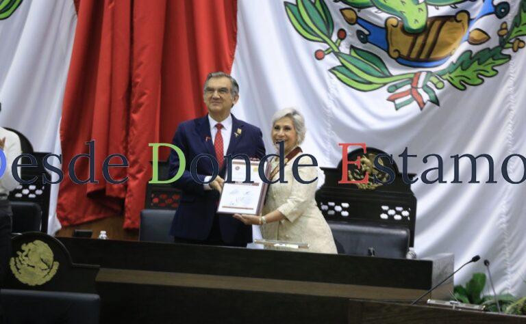 Entrega gobernador Medalla al Mérito “Luis García de Arellano”