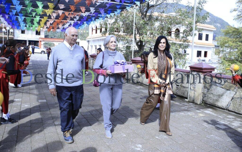 Entrega María de Villarreal las pupilas de la Virgen de la Misericordia