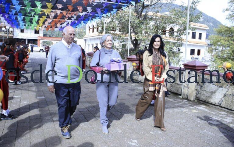 Entrega María de Villarreal las pupilas de la Virgen de la Misericordia