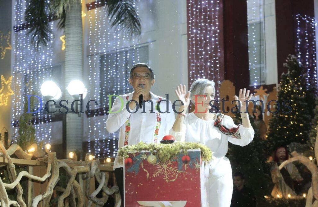 Encabezan Américo y María desfile navideño y el tradicional encendido del pino