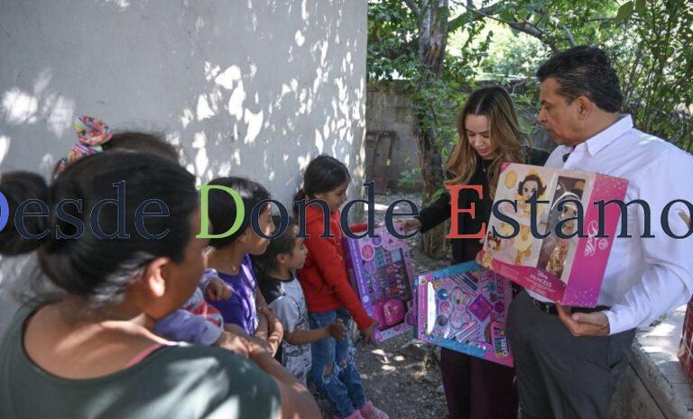 Llevan la alegría de la Navidad Lucy y Lalo Gattás a familias victorenses