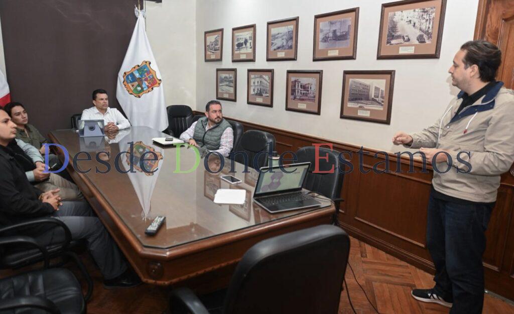 Sostiene Lalo Gattás reunión con colaboradores del gobierno municipal