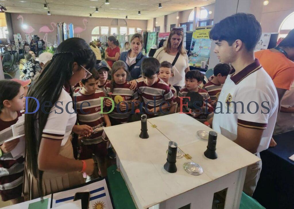 Estudiantes de preparatoria ”Elena Poniatowska” participan en Feria Científica Internacional