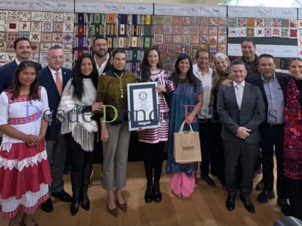 Artesanas y artesanos de todo México, logran récord Guinness de bordado