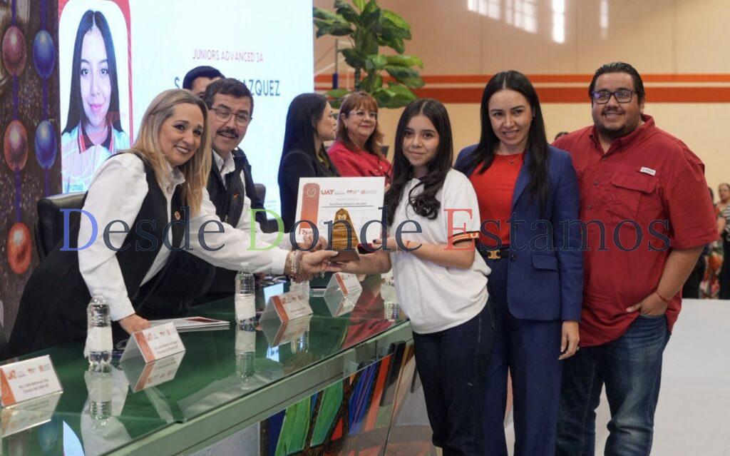 Entrega la UAT reconocimientos a estudiantes del CeINA